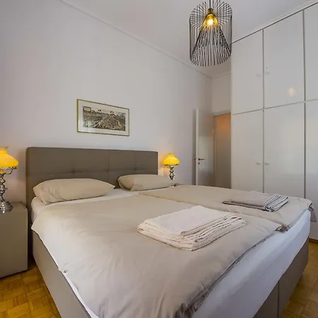 Starapartment Athens-varkiza 1